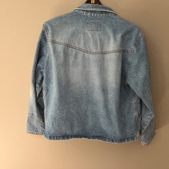 Vintage Lucky Brand jean jacket.  Size M , excellent condition - Picture 4 of 4